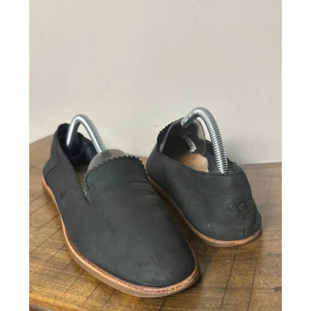 UGG Vista Womens 9.5 Black Leather Loafers Slip On Flats Scalloped Minimalist